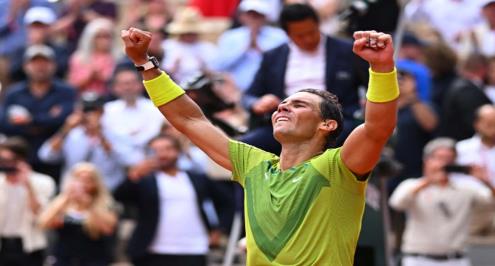 رقم قياسي.. نادال يتوج برولان جاروس ويواصل الابتعاد عن دجوكوفيتش وفيدرير